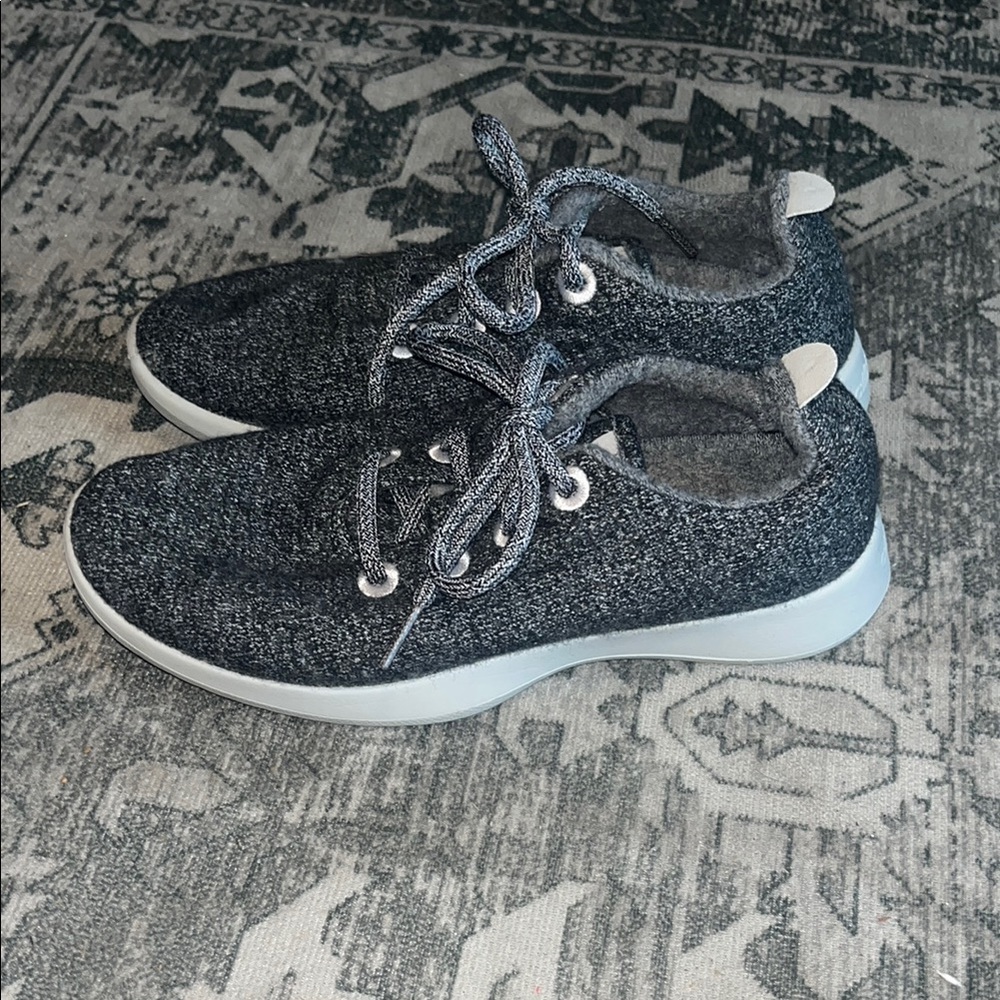 Allbirds women’s Gray wool runners Sneakers size 8
